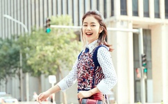 男人边吃奶边挵进去呻吟的说说